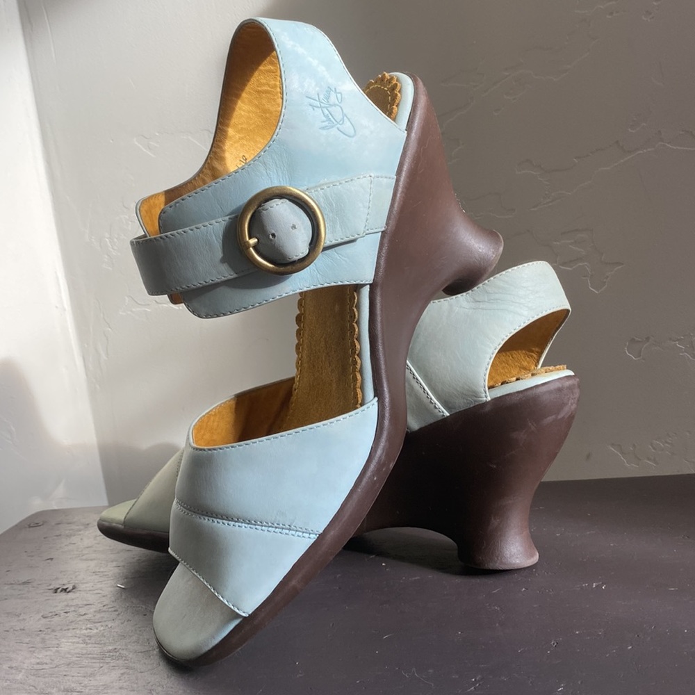 like NEW womens size 11 John Fluevog Sandals Friends are made for Life Size 11